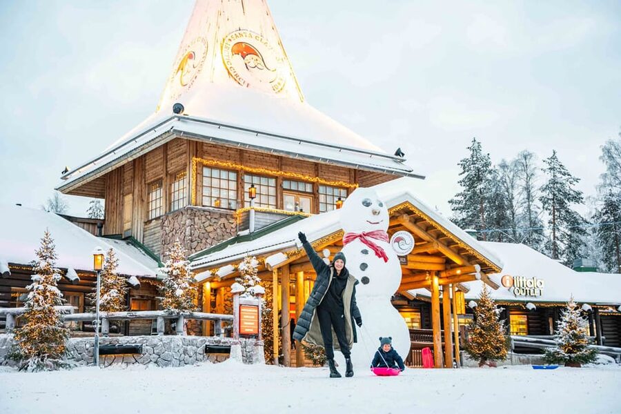 Rovaniemi: Private Pro Photoshoot in Santa Claus Village - The important equipment warning
