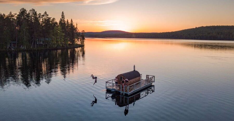 Rovaniemi: Sauna Boat Scenic Lake Cruise - A sauna that cruises across a Finnish lake