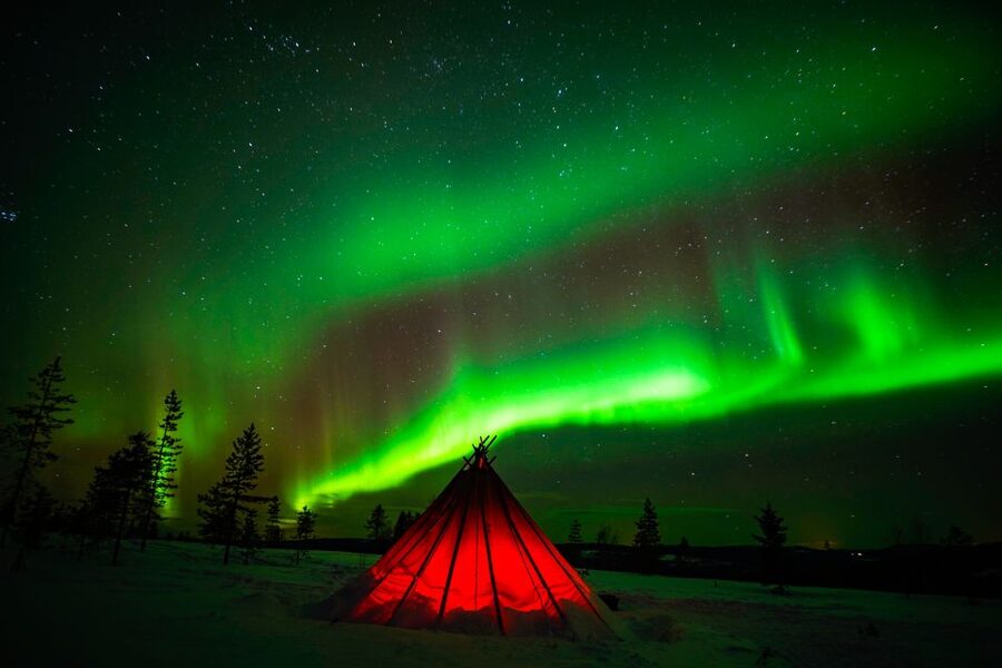Rovaniemi: Small-Group Northern Lights Wilderness Tour - Stop two or three: chasing the break in the clouds