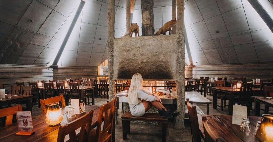Rovaniemi: Snow Hotel Tour with Food by the Fire - A three-course taste of Lapland