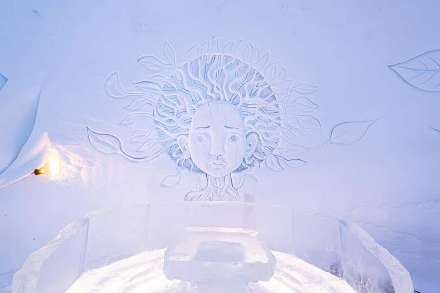 Rovaniemi: Snowman World Entrance Ticket - Stop at the Ice Bar for the novelty