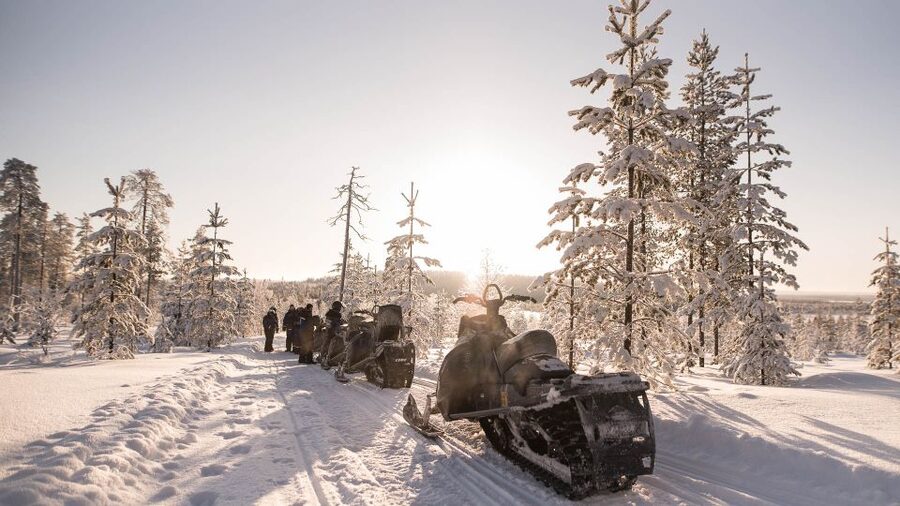 Rovaniemi: Snowmobile Adventure Tour for Adults Only - Frozen lakes, open snow, and the speed factor