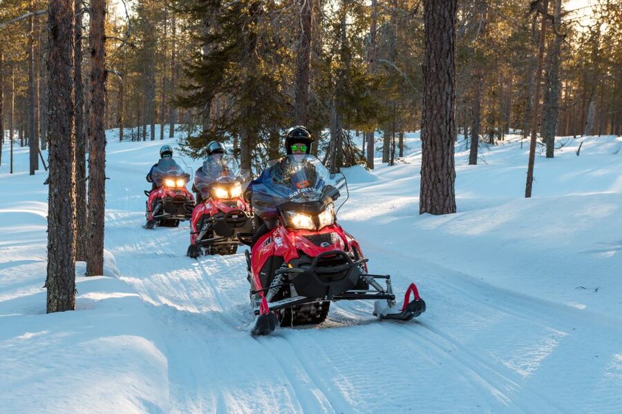 Rovaniemi: Snowmobile and Ice Fishing Adventure with Lunch - Who should book this outing