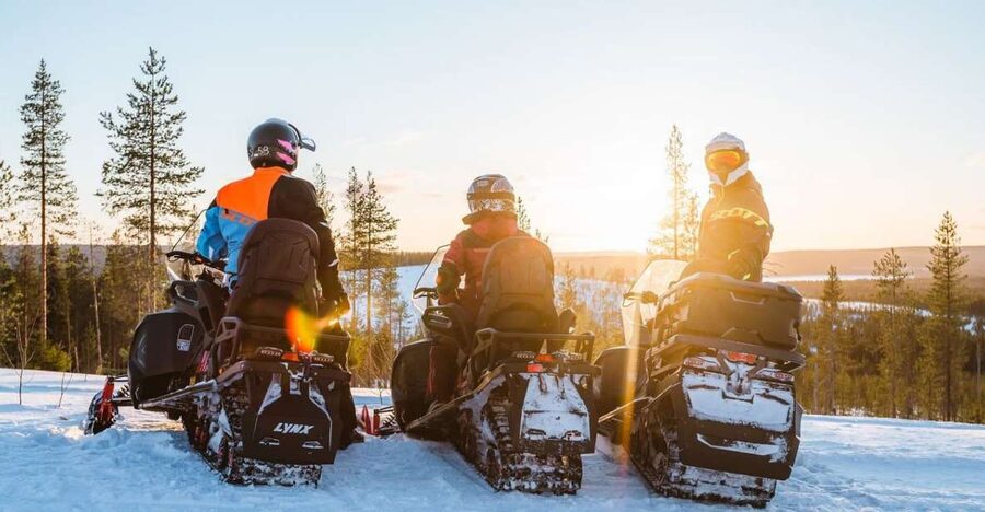 Rovaniemi: Snowmobile Safari Adventure - Learning the controls before the engines start