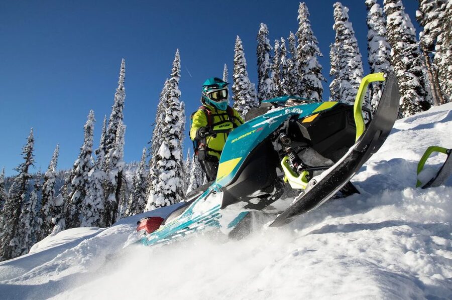 Rovaniemi: Snowmobile Safari Adventure - Following snowy forest tracks and frozen lakes