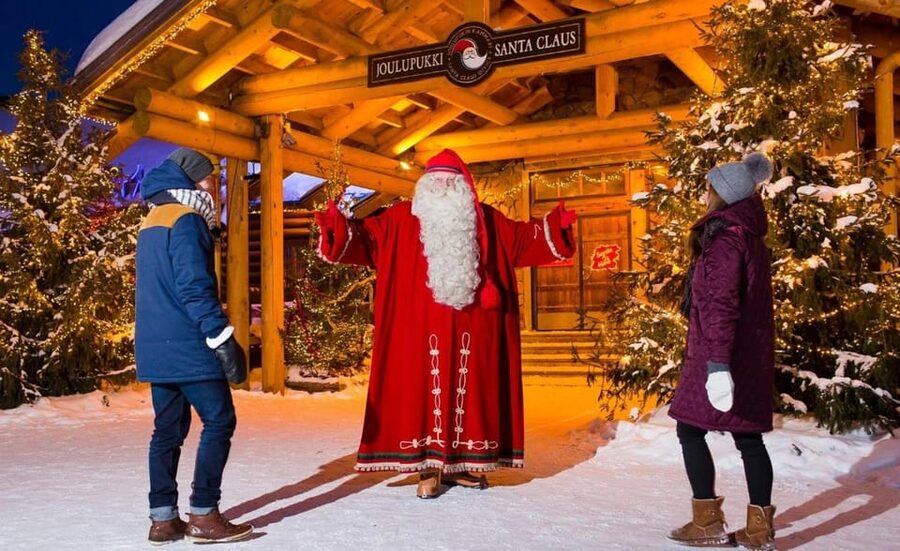 Rovaniemi: Tour to Santa Claus Village with Hotel pick up - Arriving at Santa Claus Village from Rovaniemi
