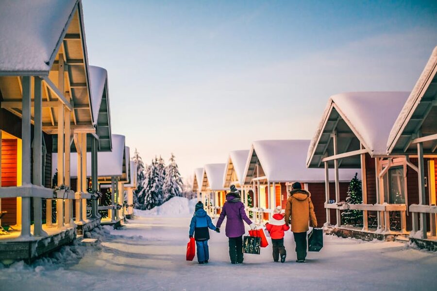 Rovaniemi: Tour to Santa Claus Village with Hotel pick up - Timing, free time, and the schedule mismatch