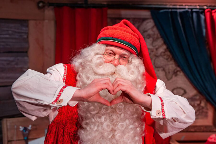 Rovaniemi: Tour to Santa Claus Village with Hotel pick up - Meeting Santa and making the visit personal