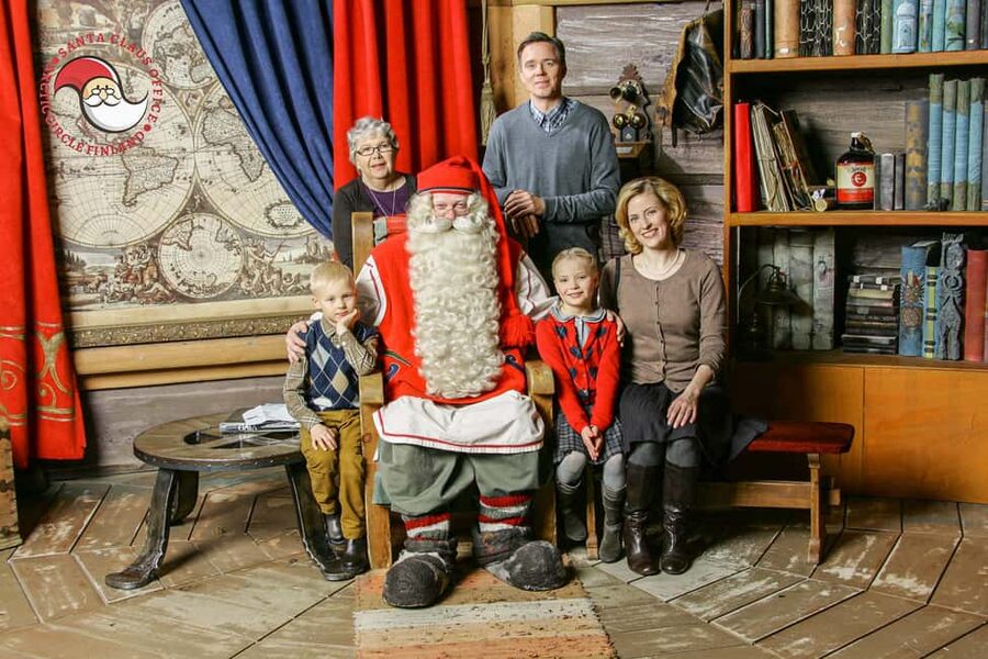 Rovaniemi: Tour to Santa Claus Village with Hotel Transfer - Santa’s Post Office turns a souvenir into a real piece of mail