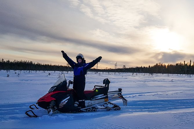 Snowmobile Driving - Morning start - What the snowmobile briefing covers