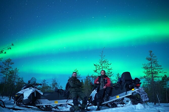 Snowmobile Photography Trip to the Aurora - Snowmobile riding and shared machines