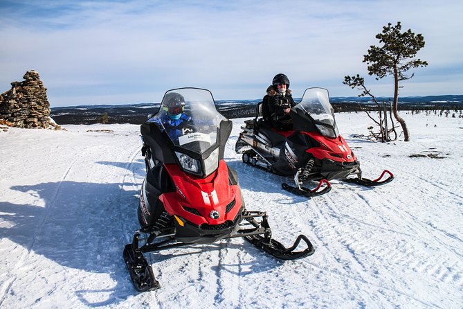 Snowmobile Safari in the Forest - Why the small group matters
