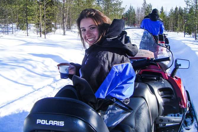 Snowmobile Safari in the Nature - Morning start - How the small group affects the experience