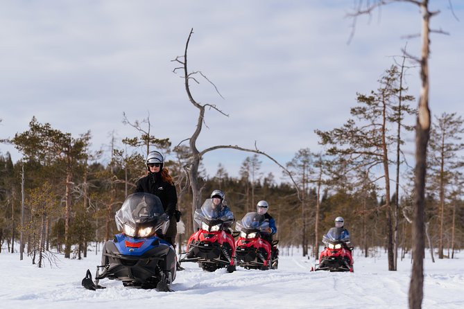 Snowmobile Safari into the Wilderness, Apukka Resort Rovaniemi - Getting dressed for a real Arctic outing