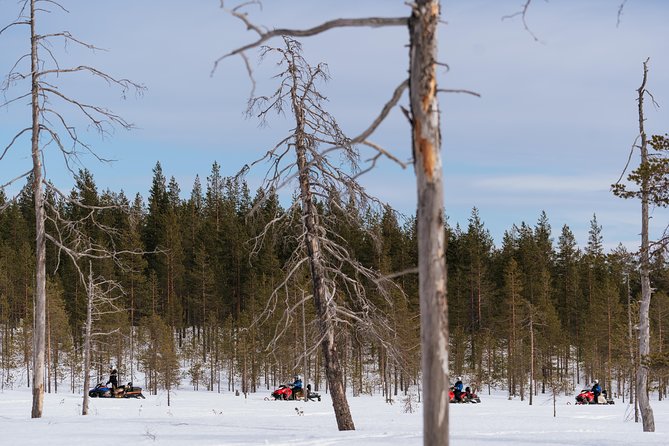 Snowmobile Safari into the Wilderness, Apukka Resort Rovaniemi - Learning the basics before you ride