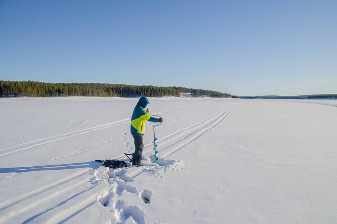 Snowshoeing Adventure with Ice-Fishing, Fire and Survival - Key points at a glance