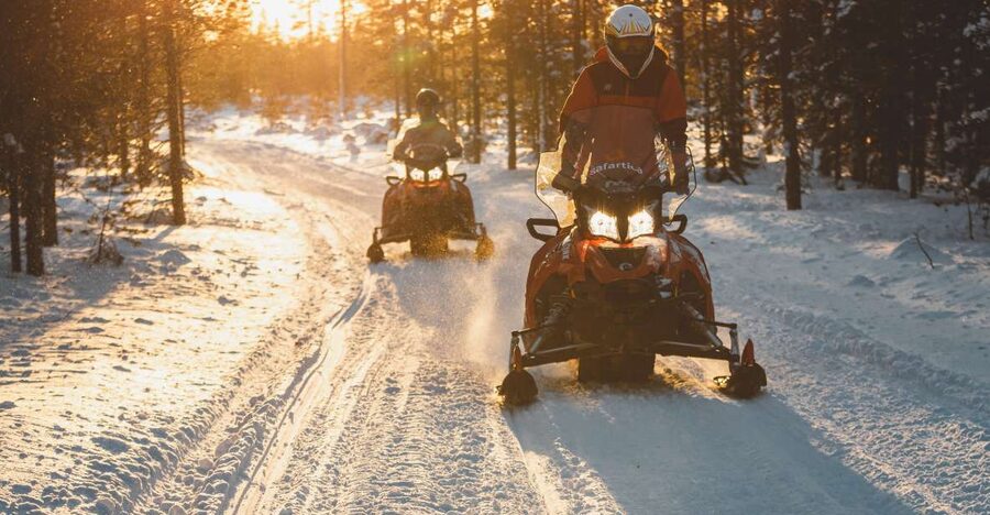 Ylläs: Snowmobile Tour to Arctic Snow Village & Snack - Returning Through the Snow to Ylläsjärvi